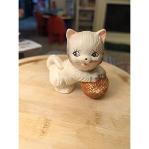 1950s Vintage Chadwick White Porcelain Kitten Cat with Ball of Yarn Figurine